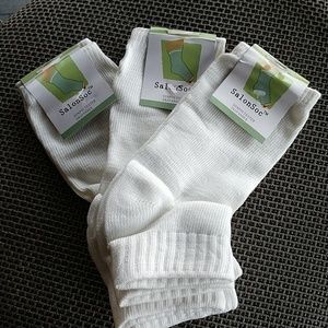 Salonsoc 6 pair $8.00 Pedicure or Yoga or Sandals